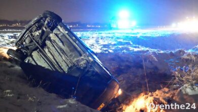 Auto slaat driemaal over de kop, bestuurdste bekneld – Drenthe24