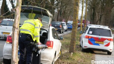 Bestuurder onder invloed van lachgas botst tegen boom in Erica – Drenthe24