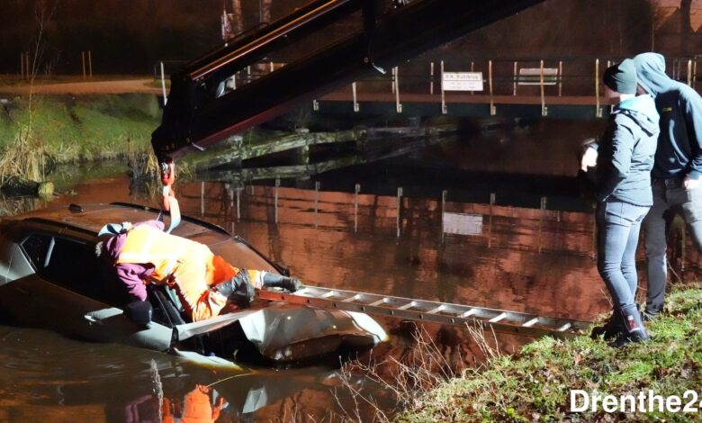 nieuw-amsterdam - Auto rijdt het Dommerskanaal in, bestuurder aangehouden – Drenthe24