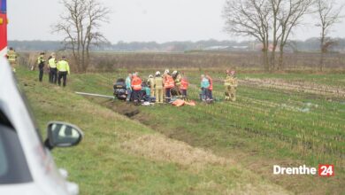Auto belandt op de kop in weiland, inzittende gewond – Drenthe24